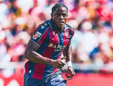 巴萨盯上21岁中锋：西甲5球3助身价翻3倍！违约金3000万