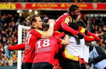 法甲中游较量：朗斯主场迎战巴黎 FC 深度剖析