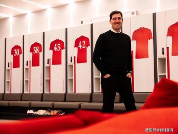 利物浦官宣新帅！43岁伊劳拉上任+签约2年，3大特质与克洛普神似
