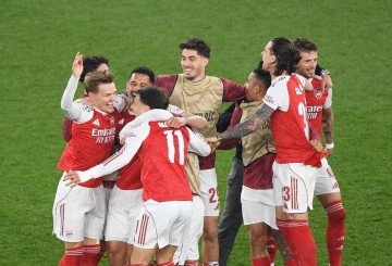 6-5险胜，2-1绝杀！欧冠疯狂1夜！马竞惨遭淘汰，大巴黎力克拜仁，会师阿森纳