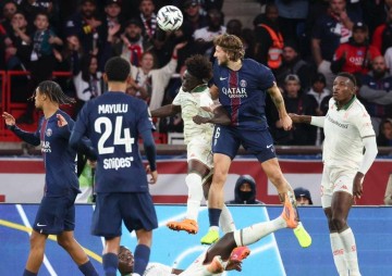 一场1-0完成补时绝杀，法甲霸主险胜，将对决15连胜的拜仁